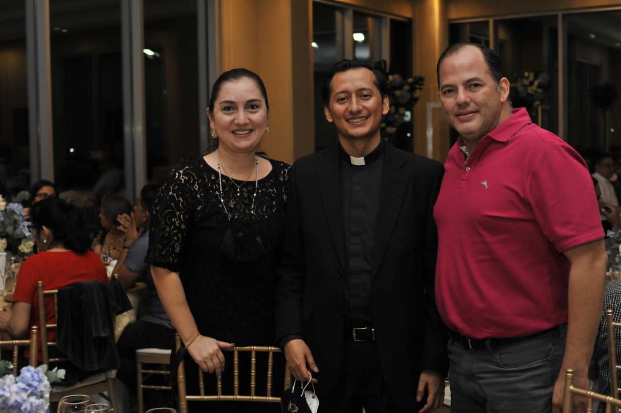 9 Aniversario de ordenación sacerdotal del padre Luis Amador