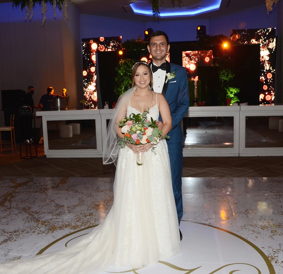 La boda de Rafael Rodríguez Kawas y Karen Joya… extrema complicidad y romanticismo