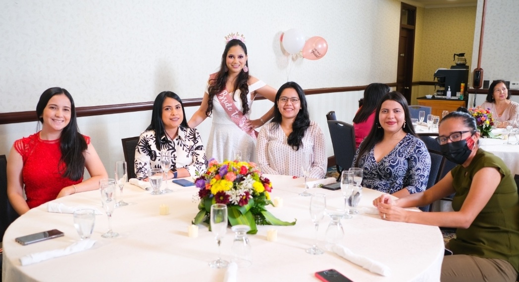 Divertida celebración prenupcial en honor a Génesis Maritza Bustillo