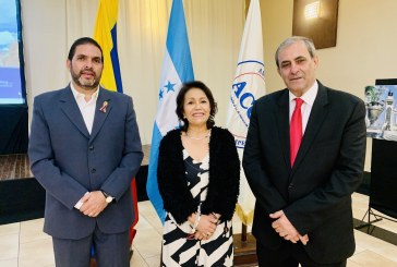 Fraternal cóctel diplomático ofrece Consulado de Ecuador