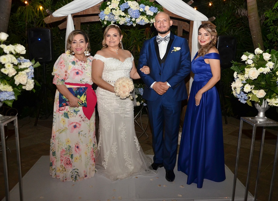 La boda de Víctor Rivera y Karen Martínez…Un amor que traspasa el tiempo