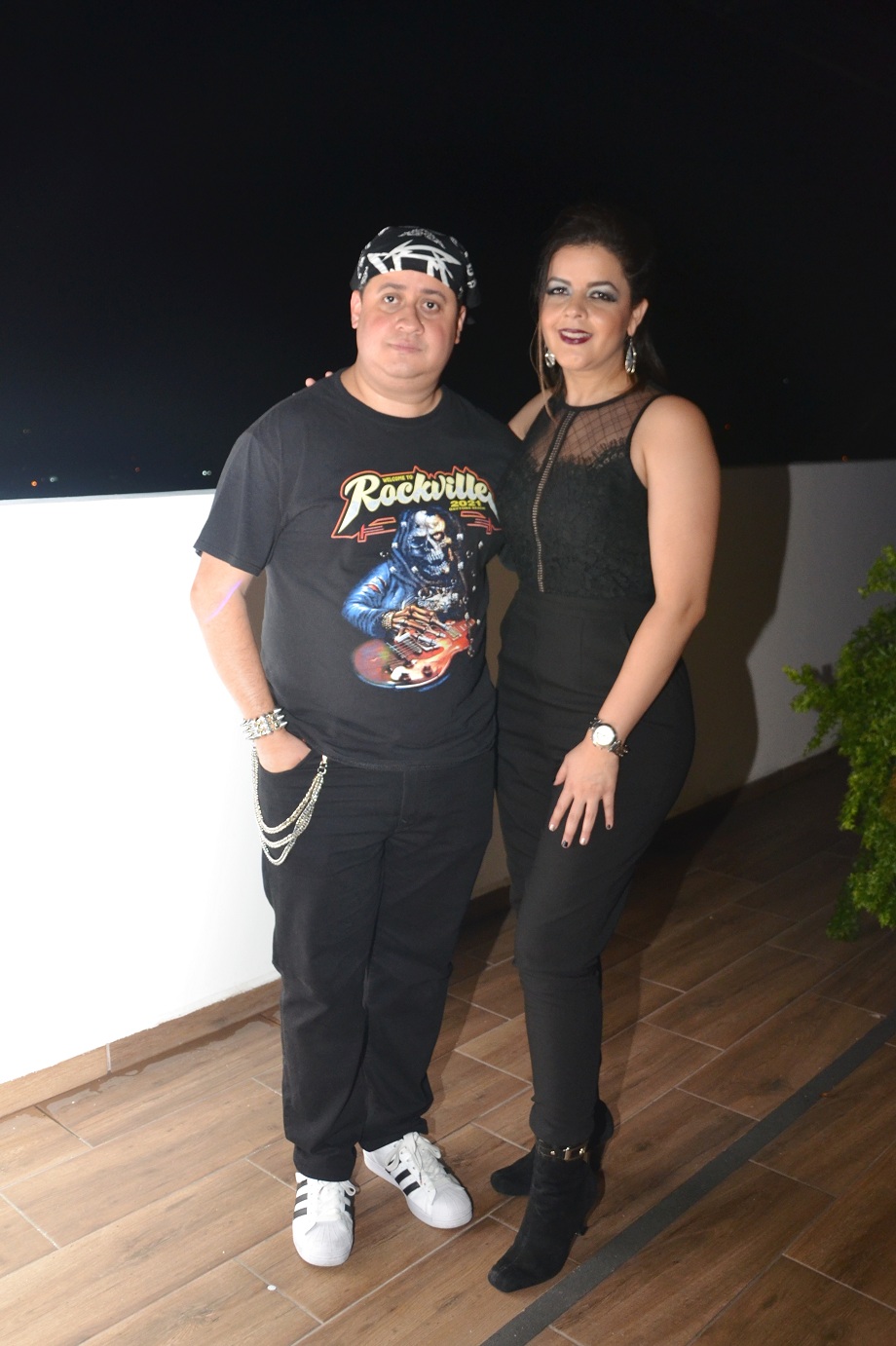 Anuar Velásquez y Sandra Madrid despiden su soltería al estilo rockero