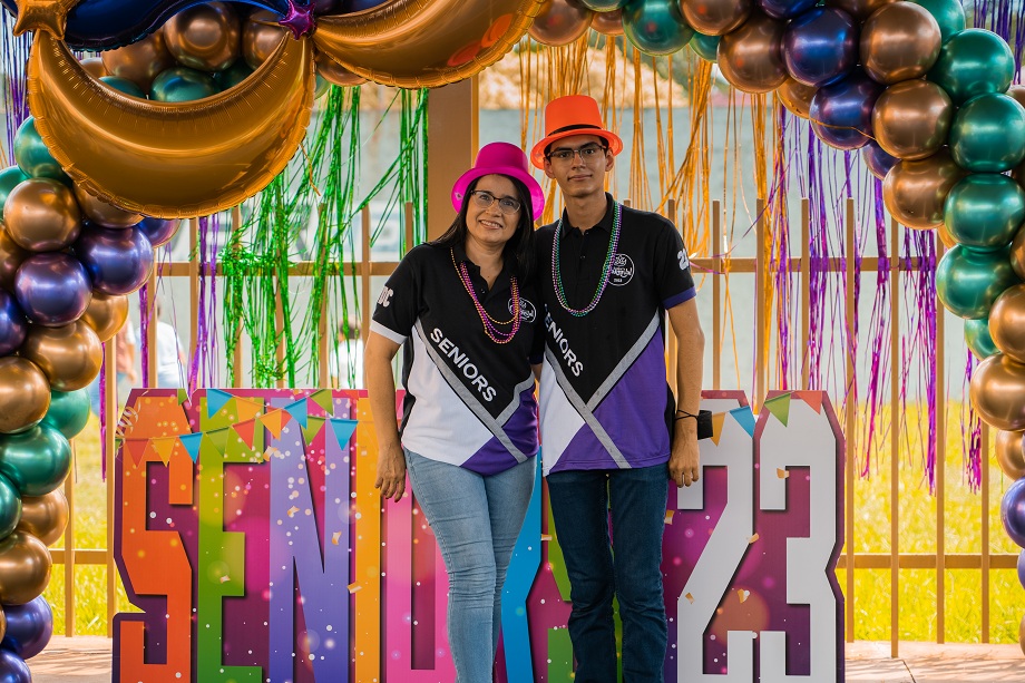 Seniors Entrance estilo carnavalesco protagoniza la Generación 2023 de la Escuela Bilingue Villas del Campo