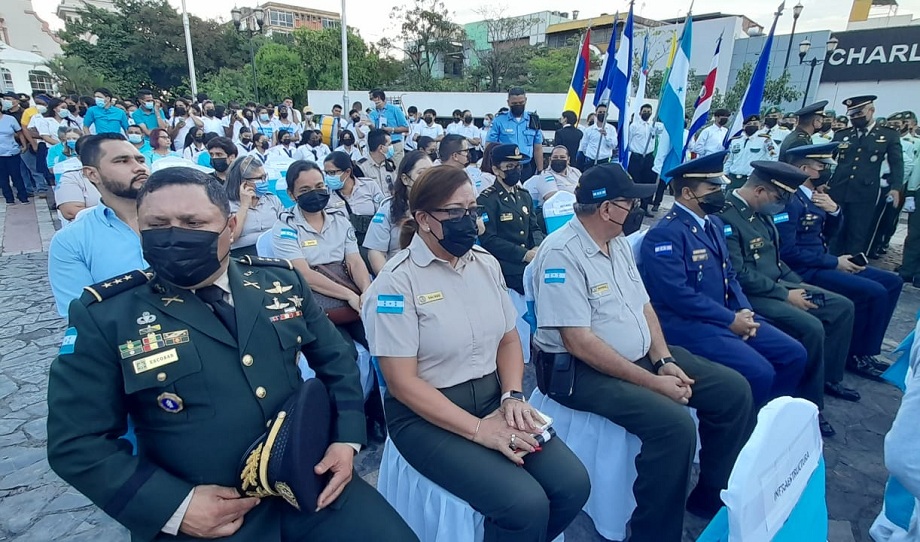 Fuerzas vivas de San Pedro Sula participan en ceremonia de incineración de la Bandera Nacional