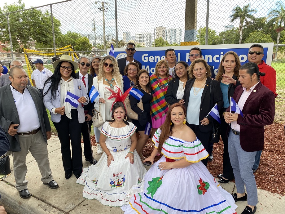 Regocijo en la comunidad catracha en Miami por inaugurar el primer parque hondureño en EEUU