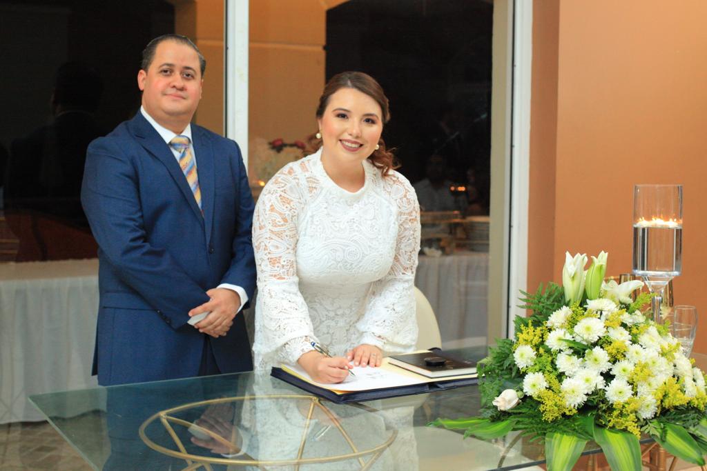 Anuar Velásquez y Sandra Madrid celebran su boda civil