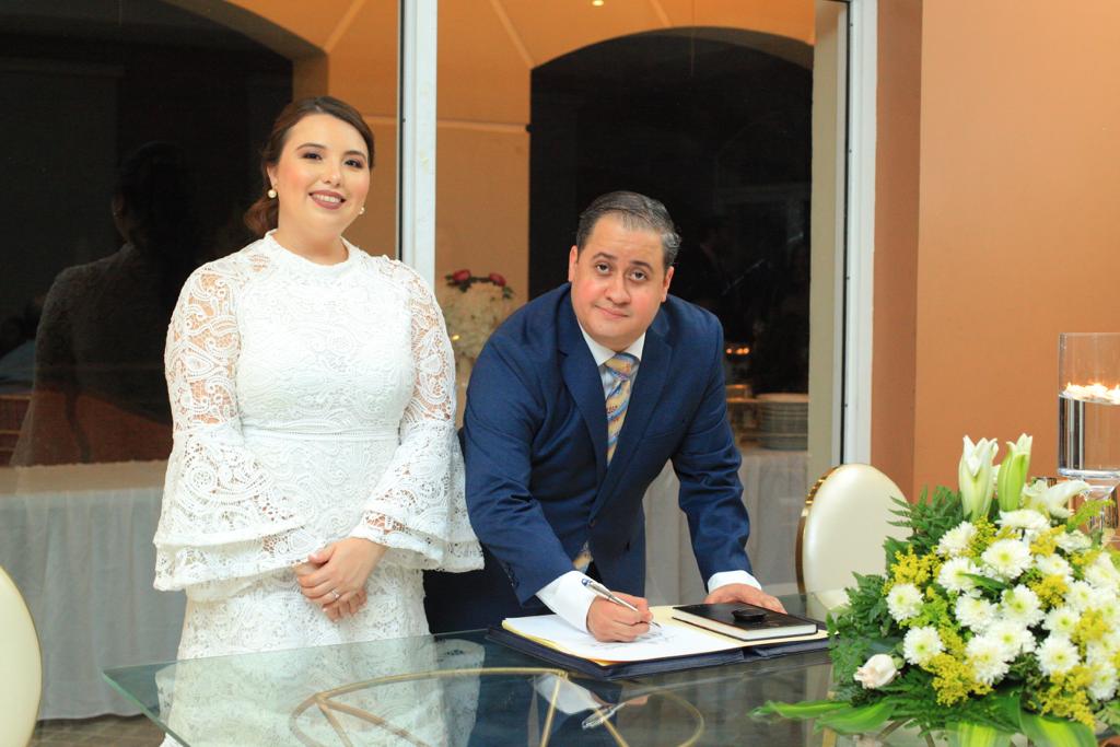 Anuar Velásquez y Sandra Madrid celebran su boda civil