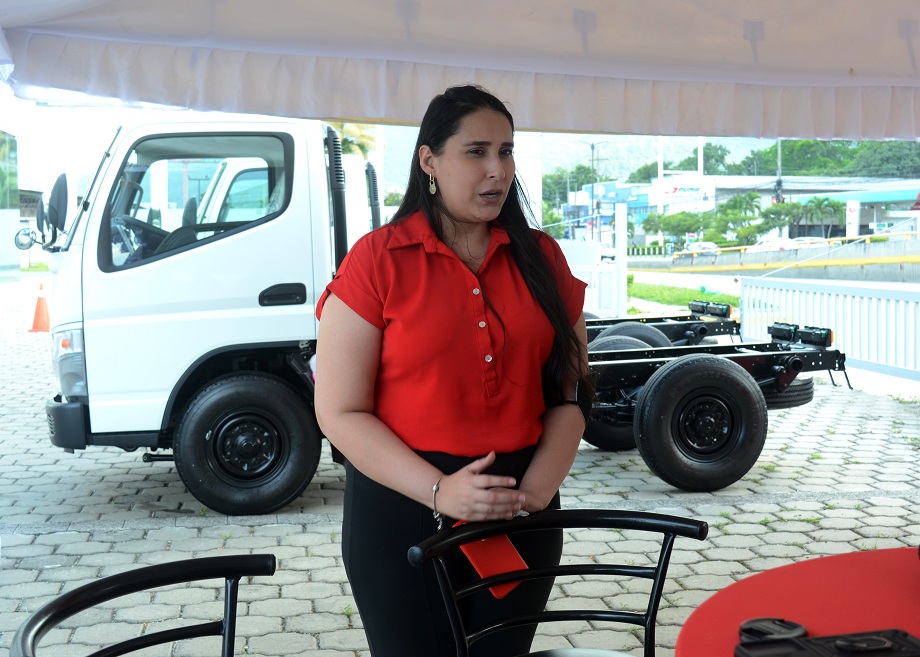 FUSO presenta la línea más completa de camiones Canter en exitoso Showroom