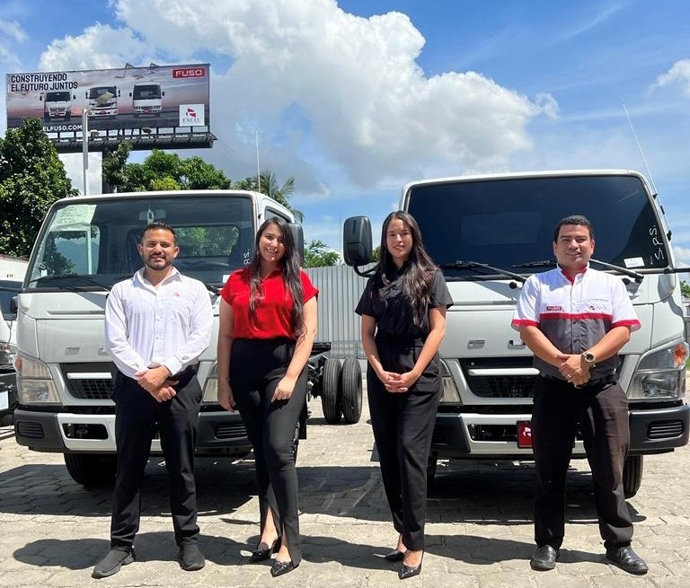 FUSO presenta la línea más completa de camiones Canter en exitoso Showroom