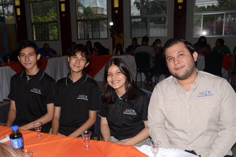 UCENM celebra 21 años al servicio de la educación superior de calidad en Honduras