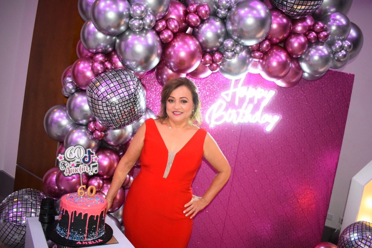 Amelia de Flores festeja sus fabulosos 60