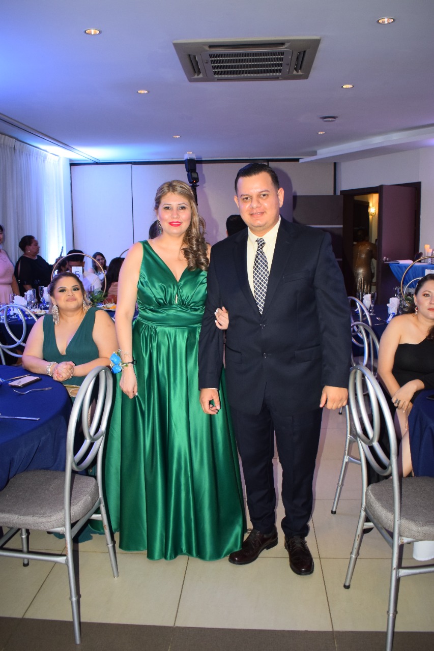 Salvador Alejandro Pineda y Cecil Jamileth Villalobos celebran su boda civil