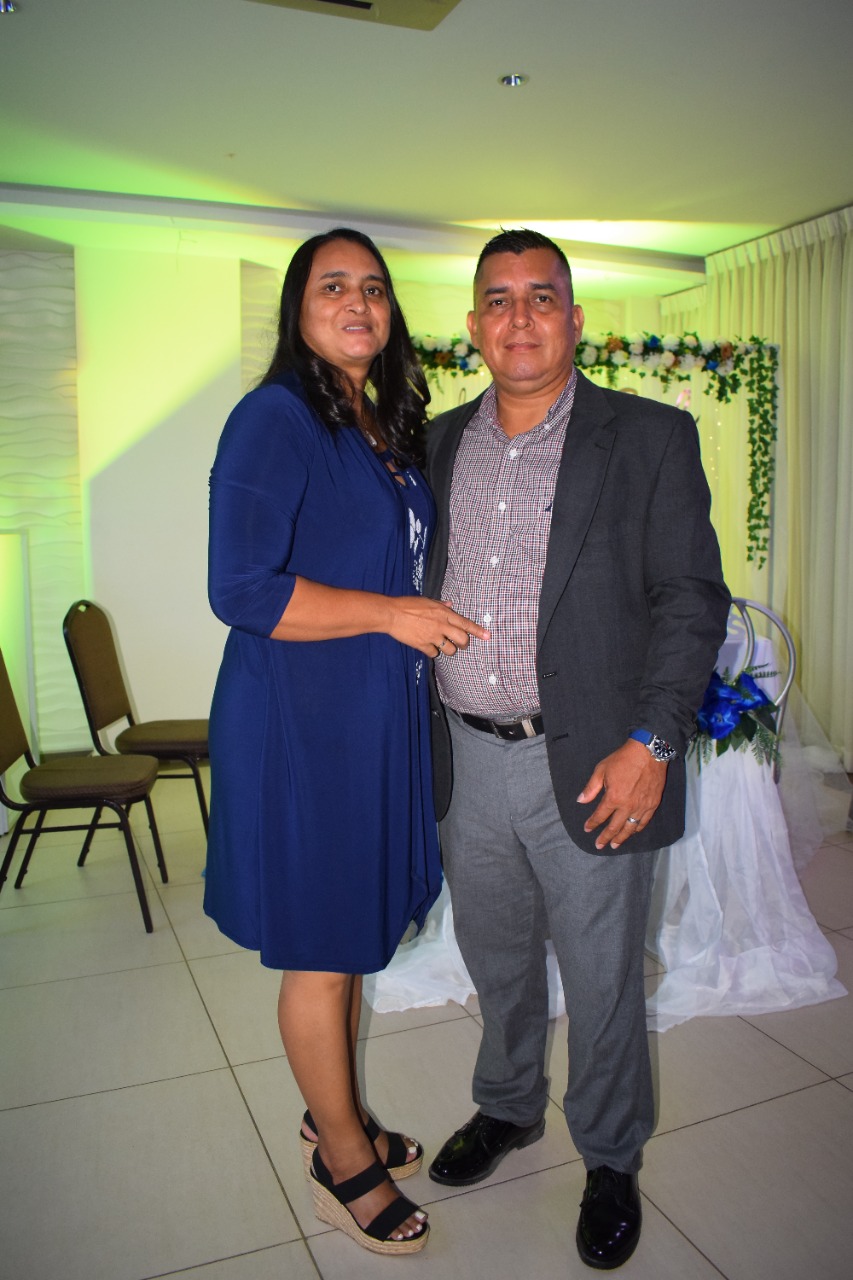 Salvador Alejandro Pineda y Cecil Jamileth Villalobos celebran su boda civil