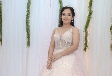 Fascinante noche de quinceañera en honor a Liz Marina Sandoval