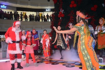 Multiplaza le da la bienvenida a la Navidad con espectacular show de música y luces