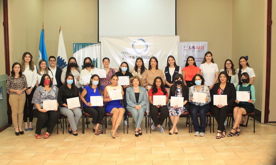 Fundación Terra junto CCIC entregan Premio Terra Te Impulsa: A La Mujer Emprendedora 