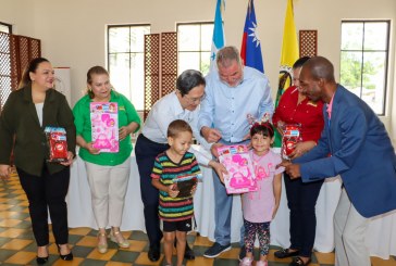 Cónsul de China (Taiwán) dona juguetes para niños de escasos recursos en San Pedro Sula