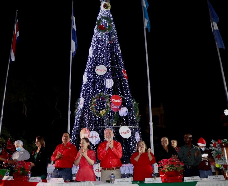 Con encendido del Árbol Navideño en el parque central inauguran la Navidad en San Pedro Sula