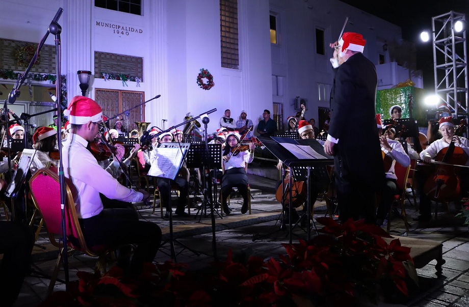 Con encendido del Árbol Navideño en el parque central inaugura la Navidad en San Pedro Sula