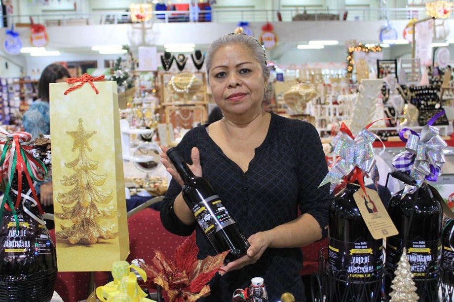 Más de 150 emprendedores exponen en el Bazar Navideño en Expocentro