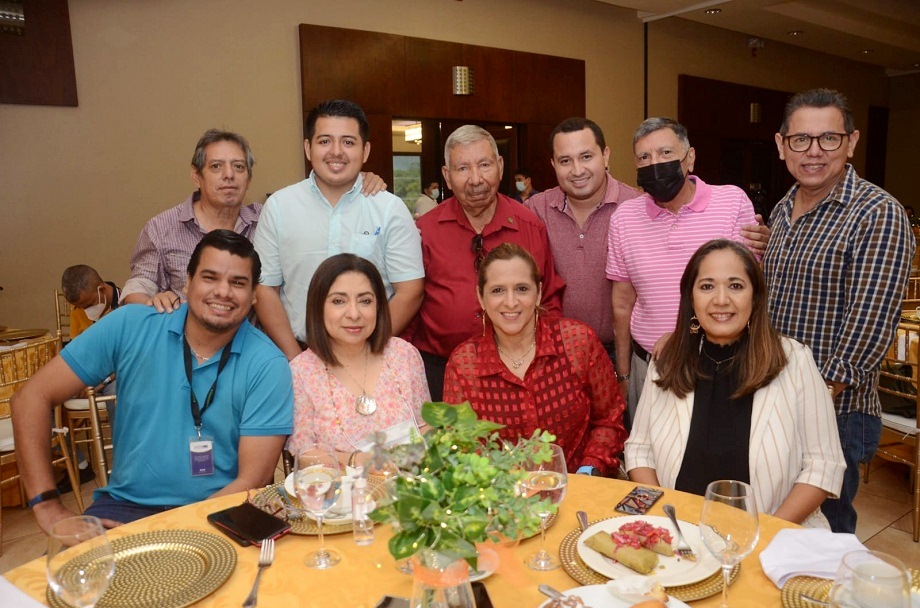 CCIC ofrece convivio navideño a periodistas sampedranos