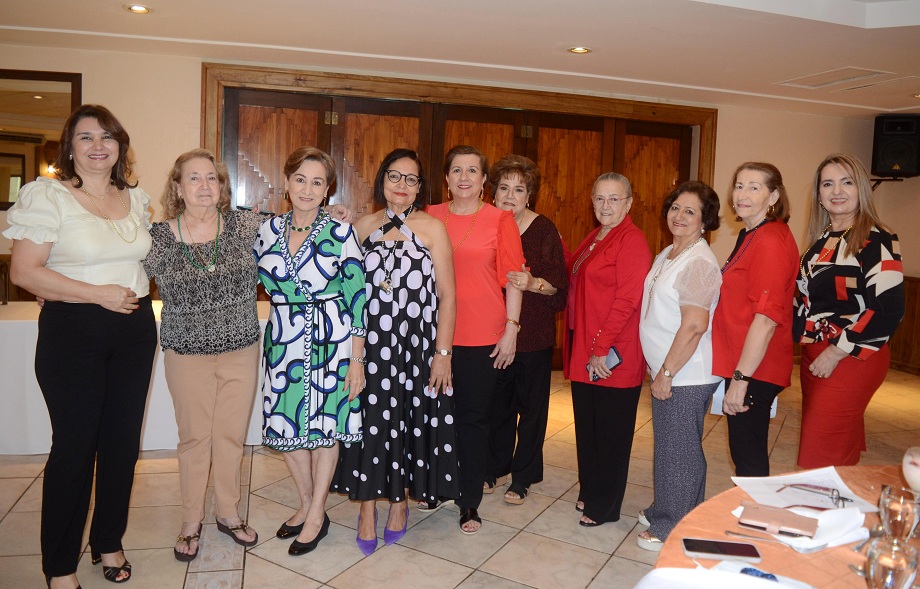 Damas del Club Internacional de Mujeres celebran Té navideño
