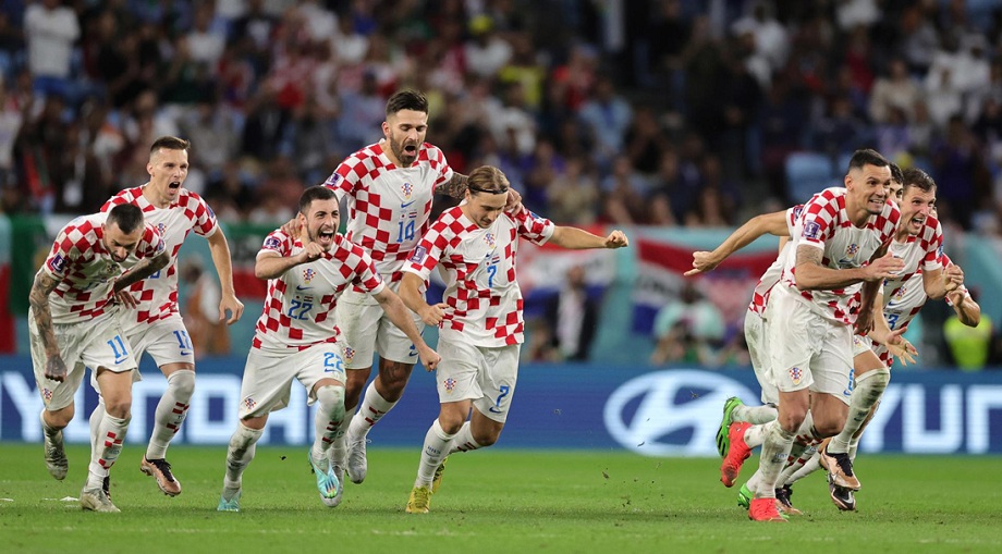 Croacia pasa a cuartos de final al vencer por penales a Japón