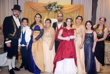 Al estilo victoriano festejan a doña Thelma de Jaar en su cumpleaños