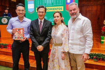 Entregan reconocimiento a Cónsul de la República de China (Taiwán), Francisco Chang, por su apoyo a los sampedranos