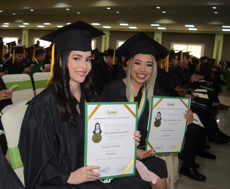 En su quincuagésima graduación UTH entrega a la sociedad 270 nuevos profesionales