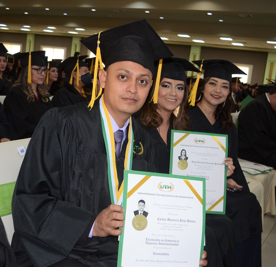 En su quincuagésima graduación UTH entrega a la sociedad 270 nuevos profesionales