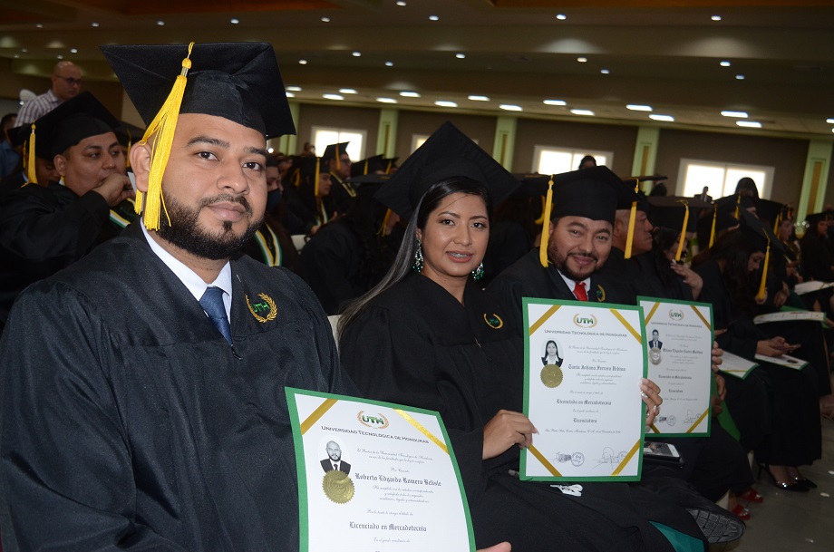En su quincuagésima graduación UTH entrega a la sociedad 270 nuevos profesionales