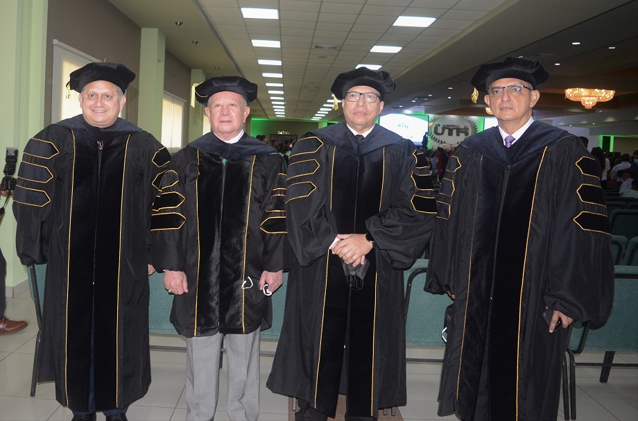 En su quincuagésima graduación UTH entrega a la sociedad 270 nuevos profesionales