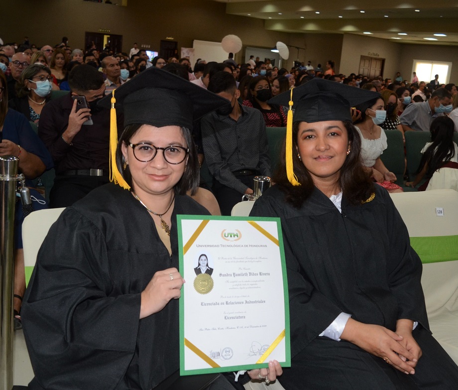 En su quincuagésima graduación UTH entrega a la sociedad 270 nuevos profesionales