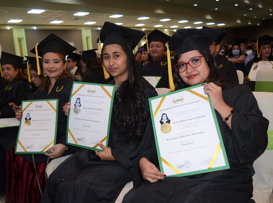 En su quincuagésima graduación UTH entrega a la sociedad 270 nuevos profesionales