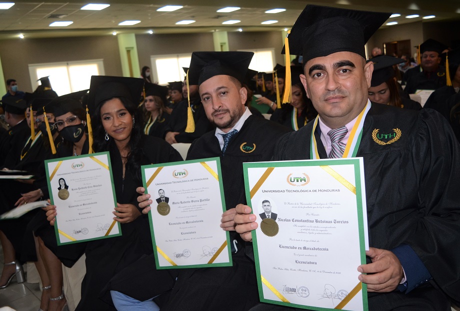 En su quincuagésima graduación UTH entrega a la sociedad 270 nuevos profesionales