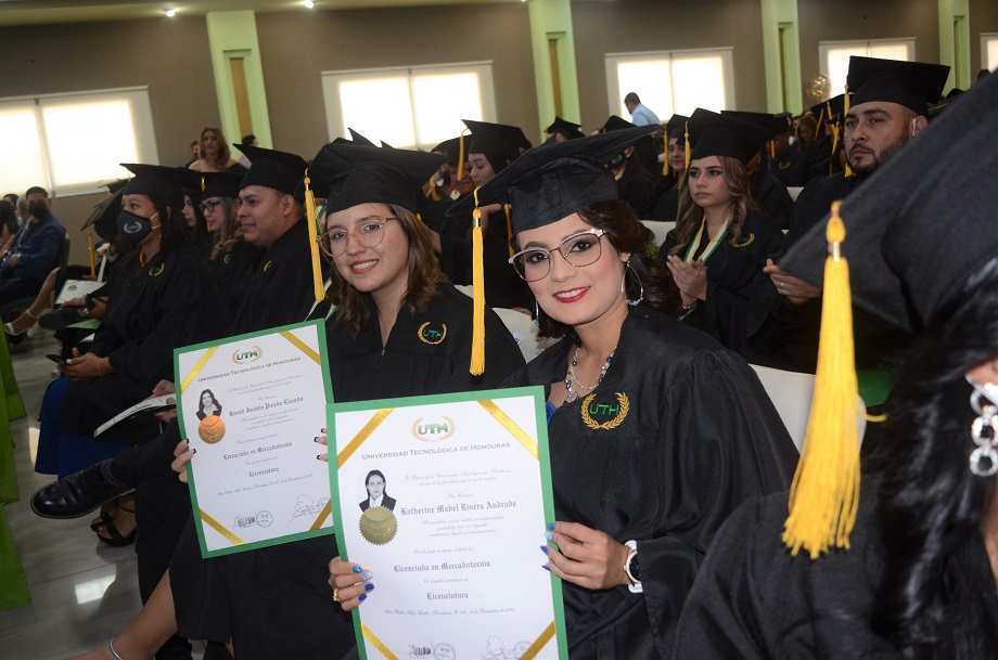 En su quincuagésima graduación UTH entrega a la sociedad 270 nuevos profesionales