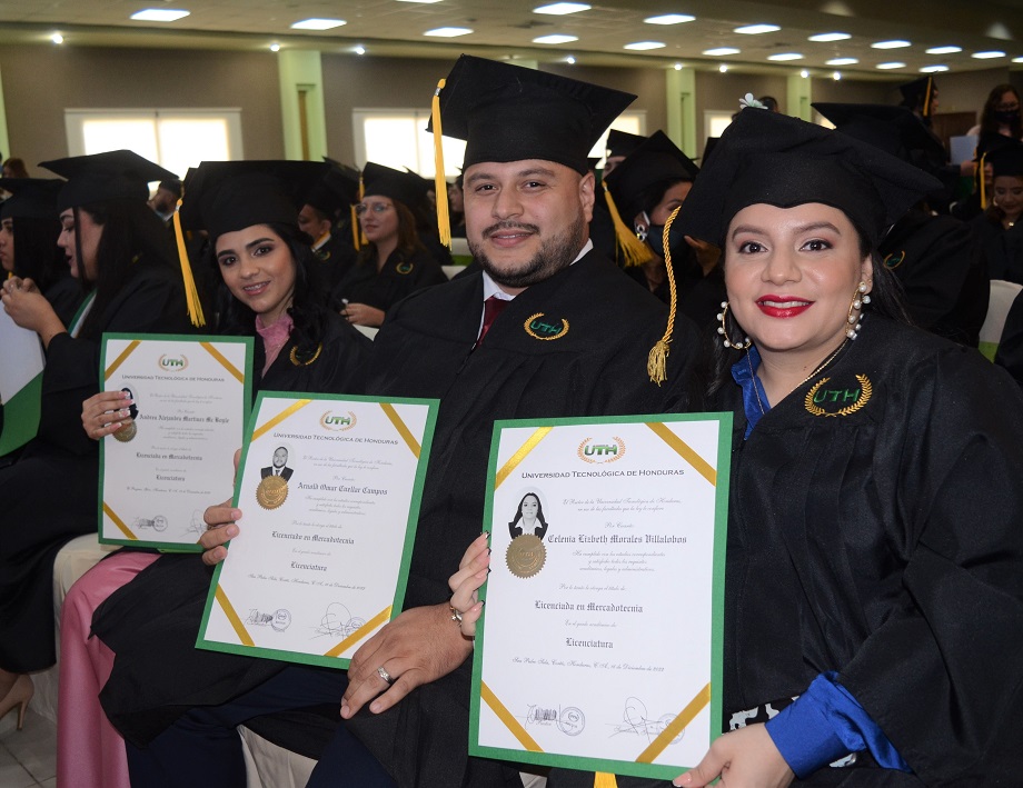 En su quincuagésima graduación UTH entrega a la sociedad 270 nuevos profesionales