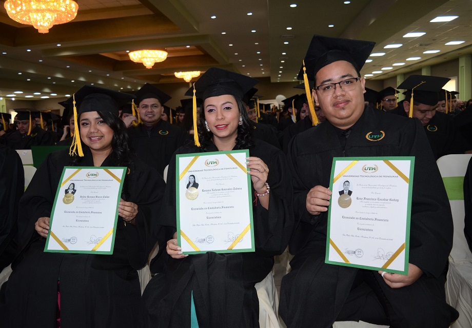 En su quincuagésima graduación UTH entrega a la sociedad 270 nuevos profesionales