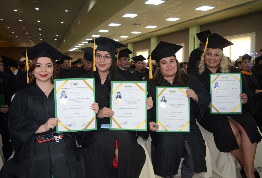 En su quincuagésima graduación UTH entrega a la sociedad 270 nuevos profesionales