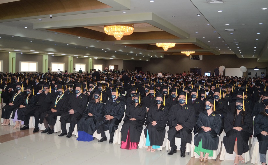En su quincuagésima graduación UTH entrega a la sociedad 270 nuevos profesionales