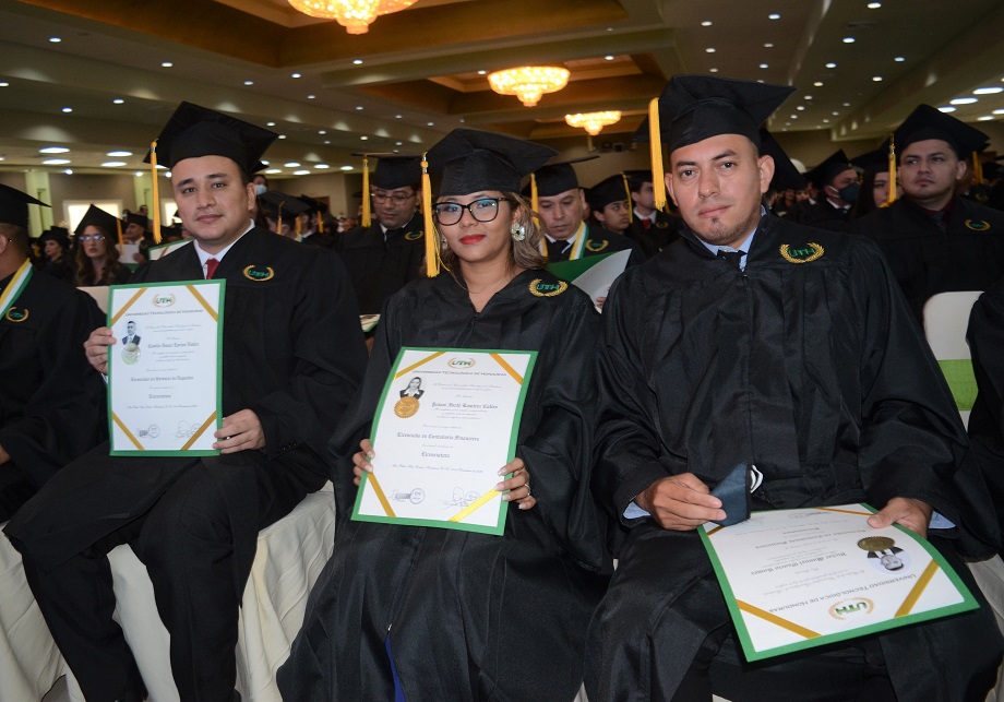 En su quincuagésima graduación UTH entrega a la sociedad 270 nuevos profesionales