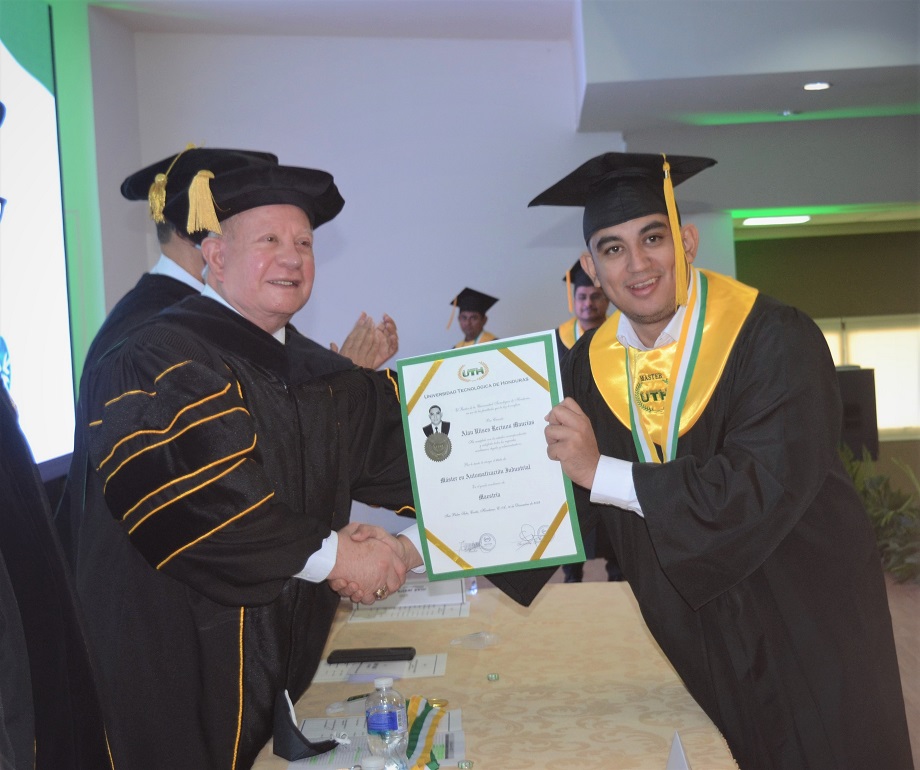 En su quincuagésima graduación UTH entrega a la sociedad 270 nuevos profesionales