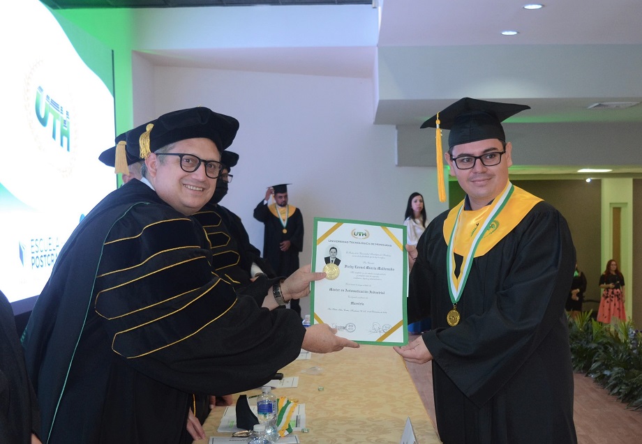 En su quincuagésima graduación UTH entrega a la sociedad 270 nuevos profesionales