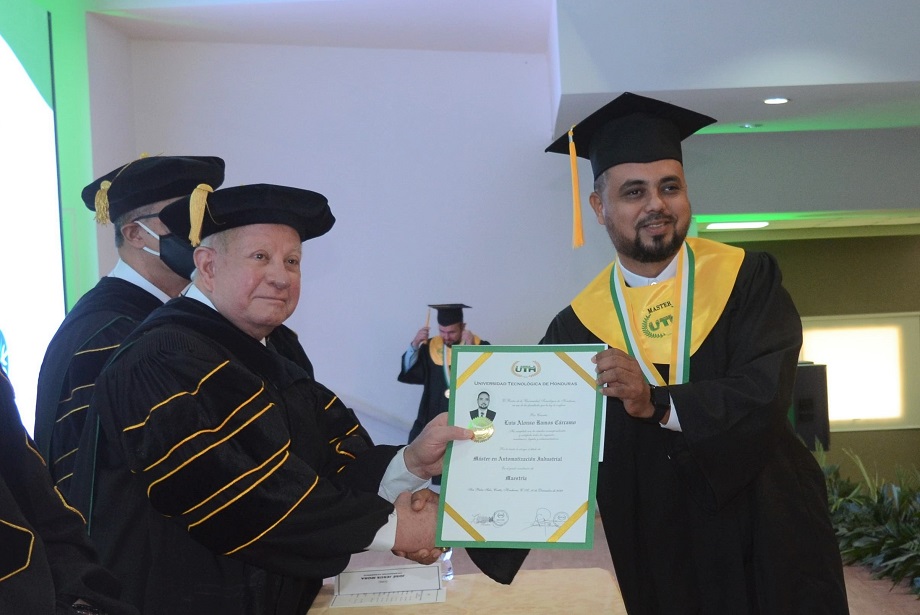En su quincuagésima graduación UTH entrega a la sociedad 270 nuevos profesionales