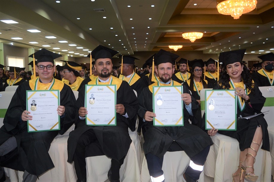 En su quincuagésima graduación UTH entrega a la sociedad 270 nuevos profesionales