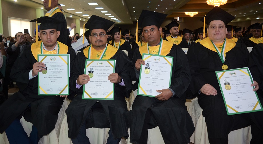 En su quincuagésima graduación UTH entrega a la sociedad 270 nuevos profesionales