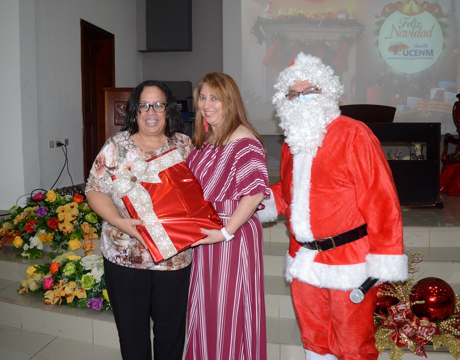 UCENM celebra tradicional cena navideña del 2022
