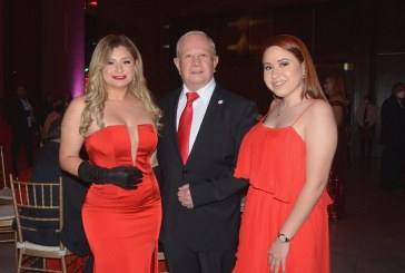El glamour de Broadway engalanó la fiesta navideña de UTH y su corporativo de financieras