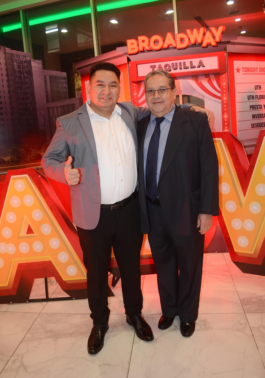 El glamur de Broadway engalanó la fiesta navideña de UTH y su corporativo de financieras